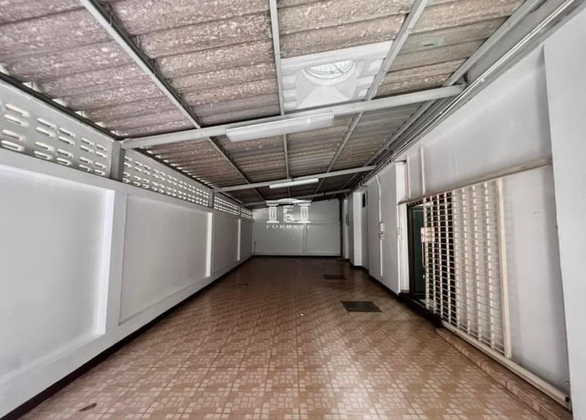 43580 – ให้เช่าอาคารสำนักงาน 7 ชั้น ติดถนนกรุงธนบุรี ใกล้ BTS กรุงธนบุรี Gallery Image